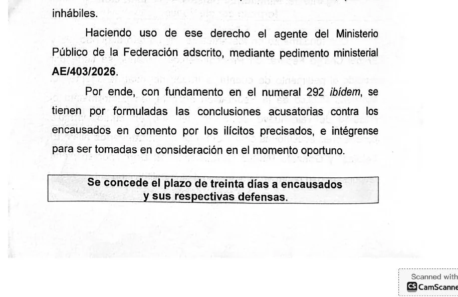 Auto que concede treinta días a encausados y defensas